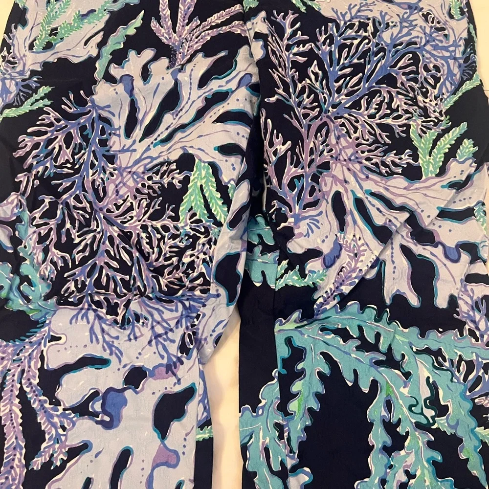 Size 12 EUC Lilly Pulitzer Kelly Skinny Ankle Pants Deep Indigo Swish and Sway - Picture 2 of 2